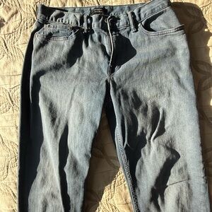 Banana Republic Classic Blue travel athletic Jeans 33x32 in great condition